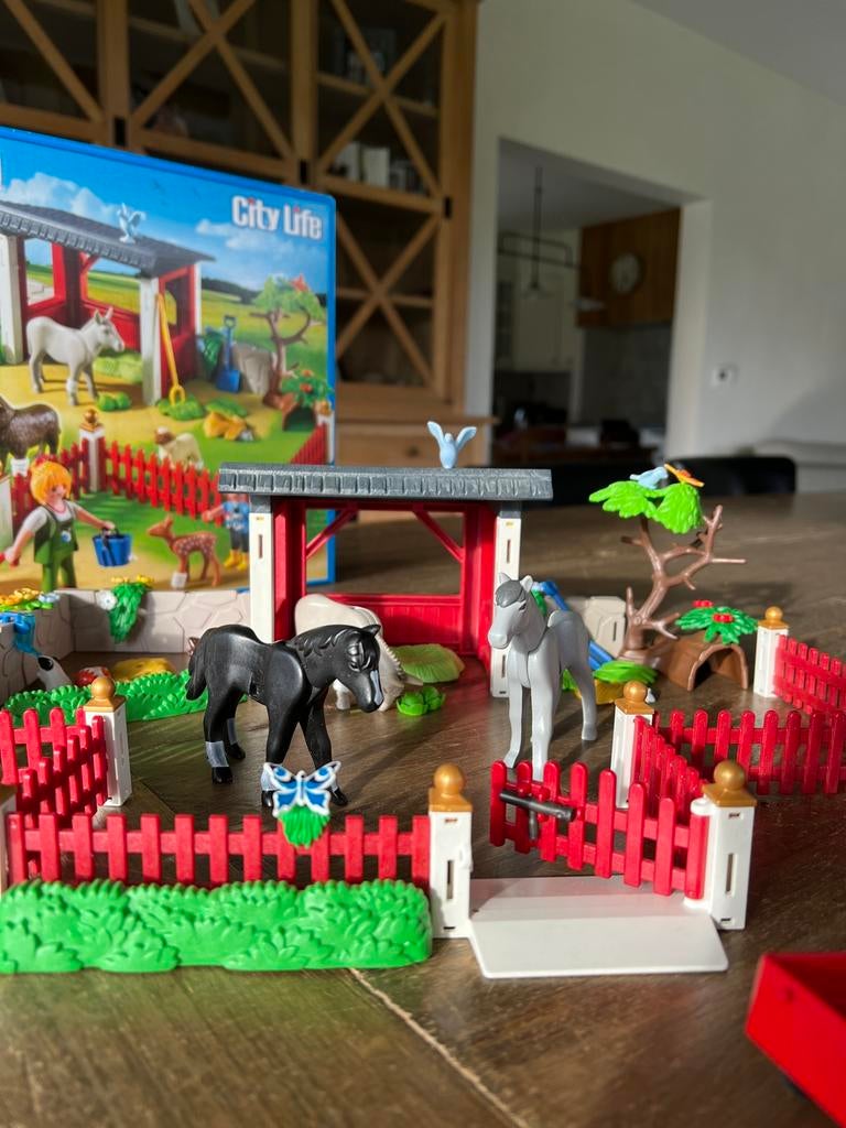 Playmobil dieren verzorgingspost met stal, Kinderen en Baby's, Speelgoed | Playmobil, Ophalen of Verzenden, Gebruikt, Complete set