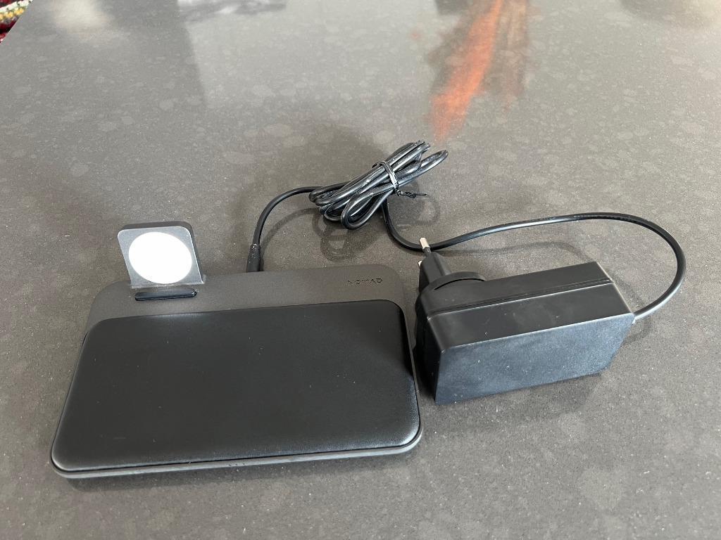 Nomad Base Station Draadloze Oplader voor Phone + Watch, Ophalen of Verzenden, Gebruikt, Apple iPhone