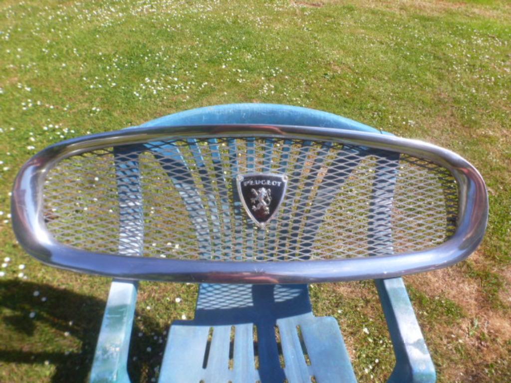 PEUGEOT 403 :Calandre alu + lion, Enlèvement ou Envoi, Utilisé, Peugeot, Pare-chocs