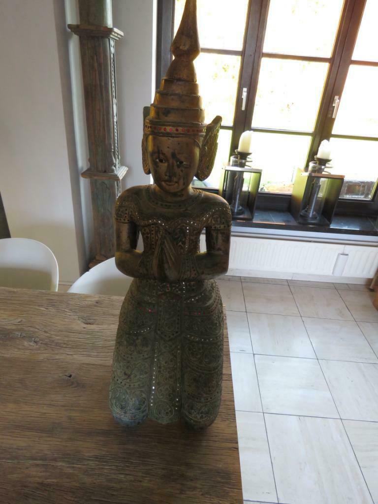 boeddhabeeld biddende boeddha geknield, Ophalen