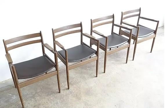 4 AZIATICA DINING CHAIRS VAN RIK GERARD VOOR VAN DEN BERGHE, Ophalen, Bruin, Hout, Zo goed als nieuw