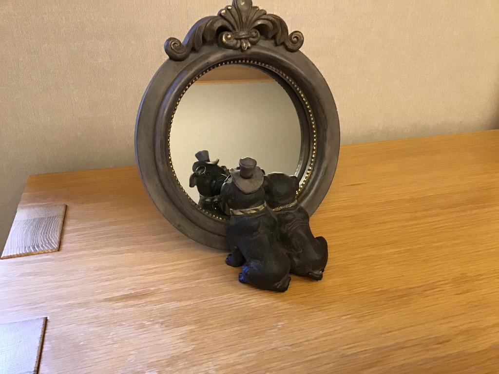 Beau miroir sur pied avec 2 chiens réfléchissants, Maison & Meubles, Enlèvement ou Envoi, Utilisé