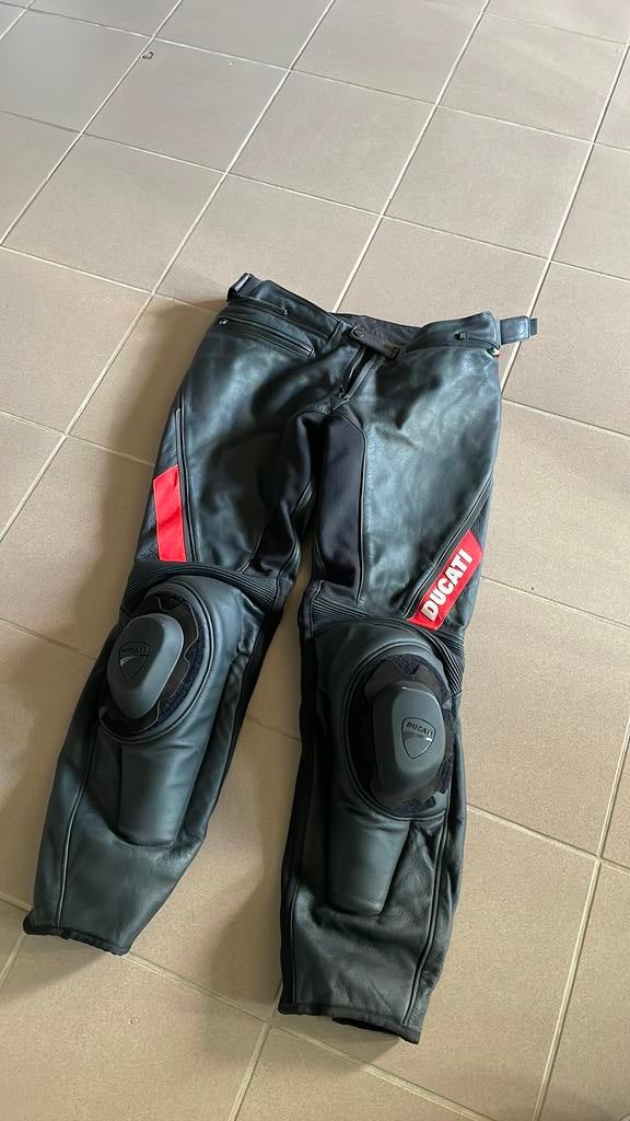 Broek ducati nieuw ( prijs 425€), Ophalen