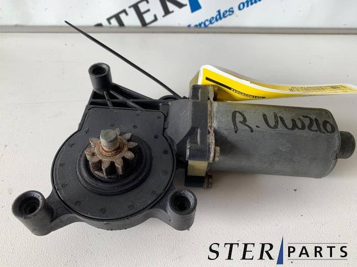 Moteur de vitre portière d'un Mercedes E-Klasse, Enlèvement ou Envoi, 3 mois de garantie, Utilisé, Mercedes-Benz