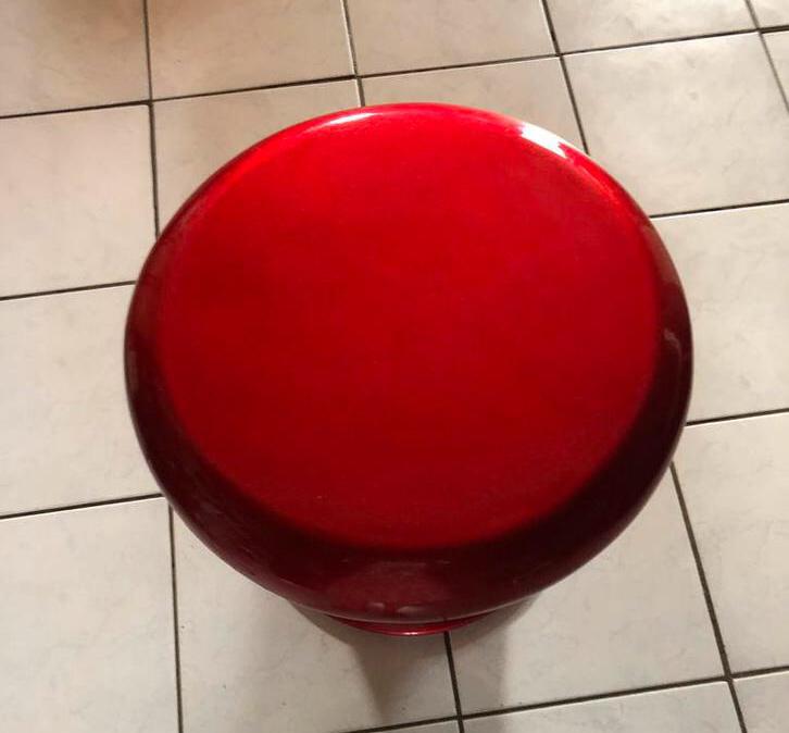 Jolie petite table rouge, Enlèvement, Utilisé