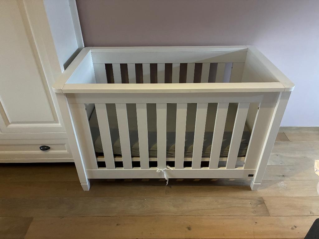 Babybed plus kast, Kinderen en Baby's, Kinderkamer | Commodes en Kasten, Ophalen, Gebruikt, Kast