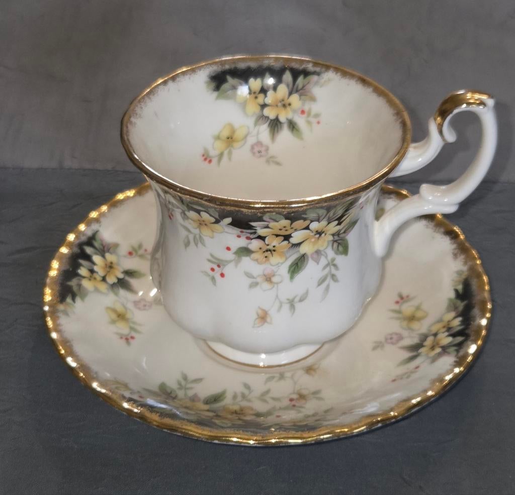 Royal Albert Engelse porseleinen koffiekop, Antiek en Kunst, Ophalen of Verzenden