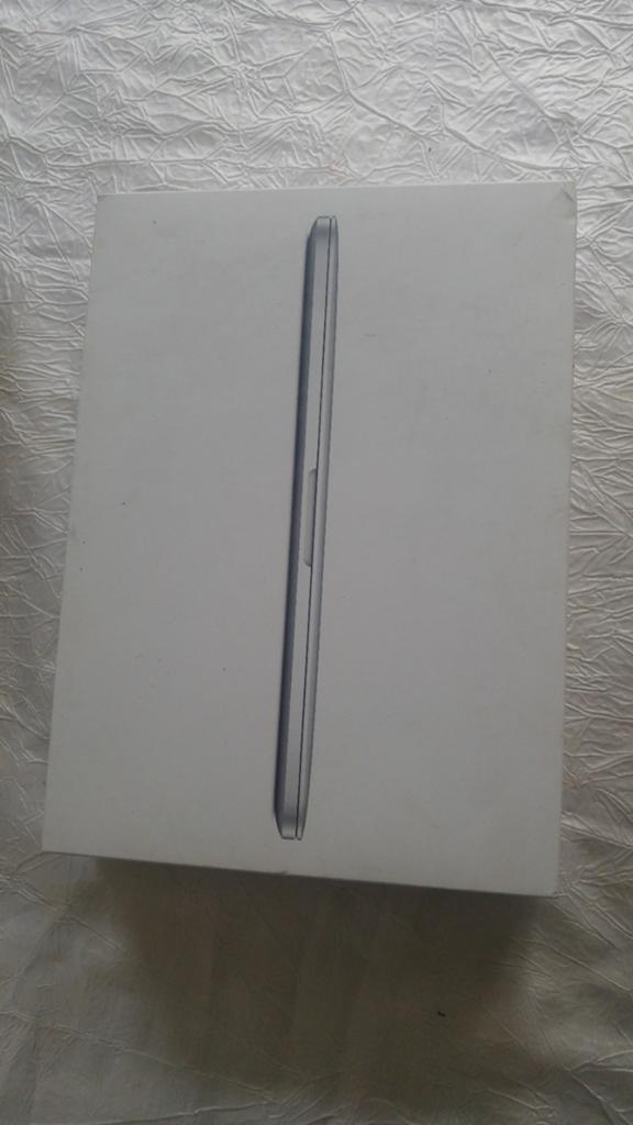 Boite vide Apple Macbook pro 13 inch 8 gb 128 gb