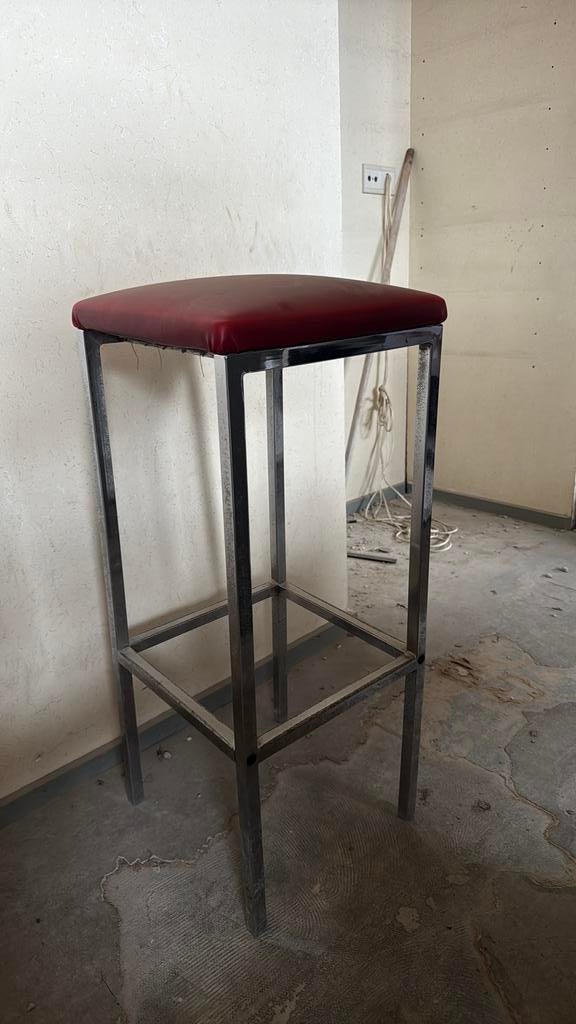 Barkruk met lederen zitting, Huis en Inrichting, Barkrukken, 5 krukken of meer, Ophalen, Gebruikt, 60 tot 90 cm