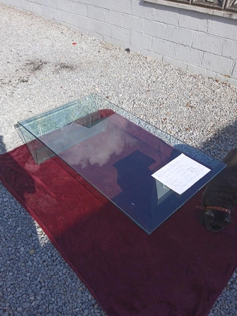 Table de salon en verre, Enlèvement