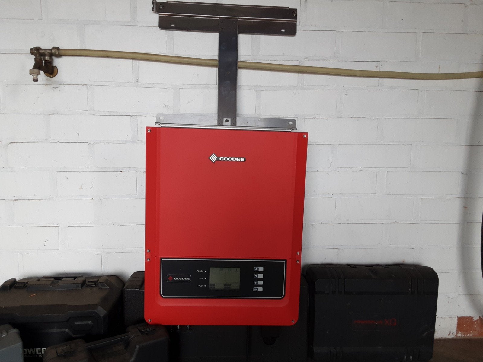 Omvormer goodwe gw 10 k dt  150 euro, Ophalen
