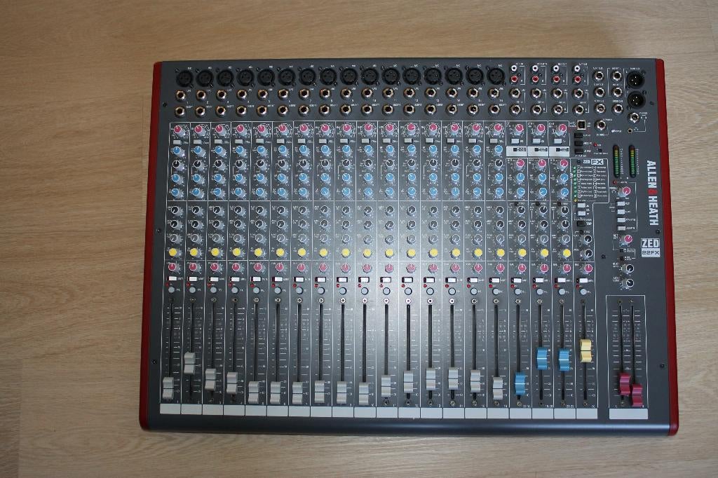 Allen&Heath ZED-22FX Compact professional stereo mixer, Muziek en Instrumenten, Mengpanelen, Ophalen, Zo goed als nieuw, Microfooningang