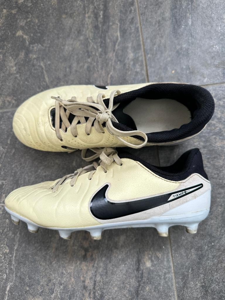 Nike 33 voetbalschoen voor op het gazon, Ophalen, Gebruikt, Schoenen