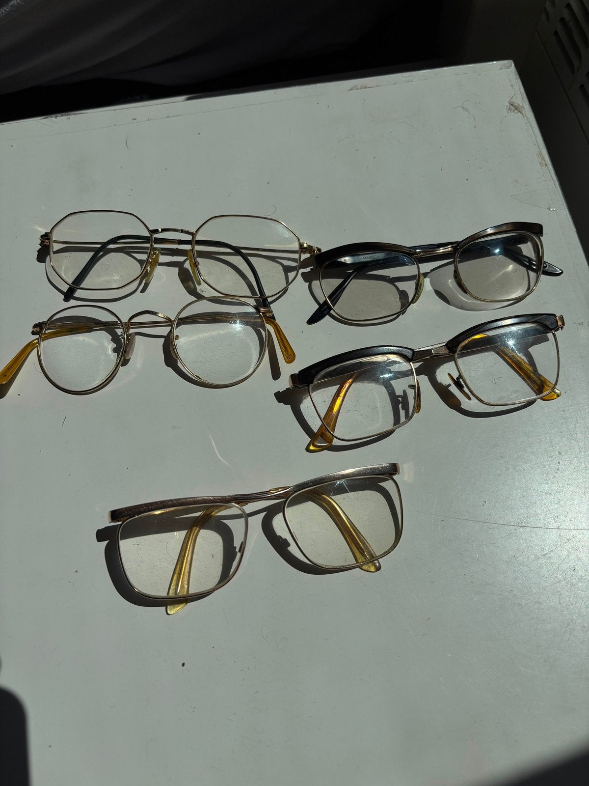 Lot de 5 verres anciens en métal doré, Enlèvement ou Envoi, Comme neuf