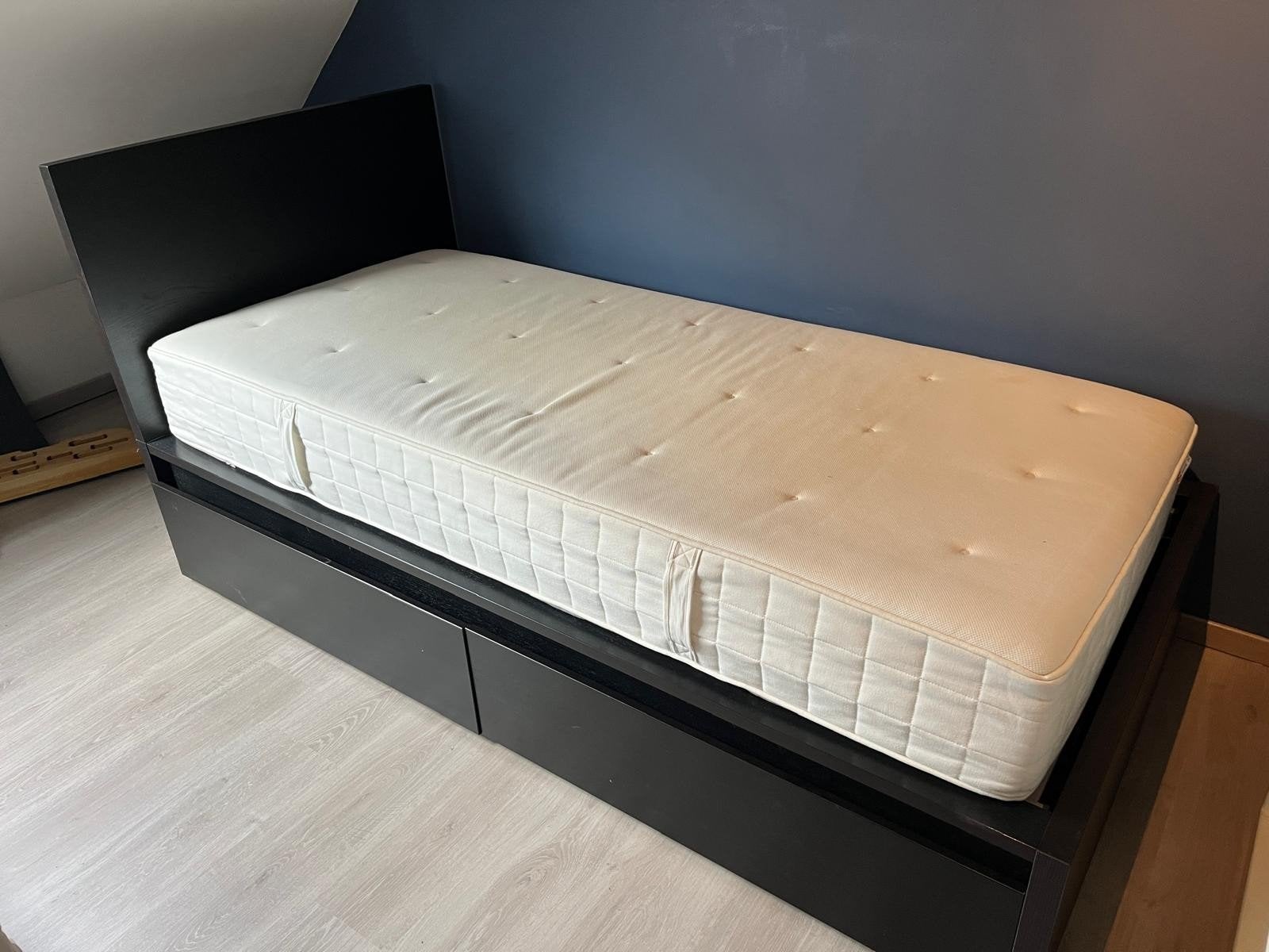 eenpersoonsbed Malm met opberglades, Ophalen, Zwart