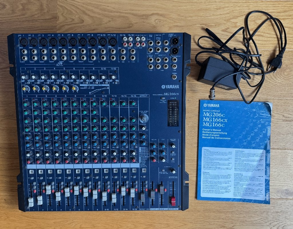 Yamaha MG166CX 16-kanaals mengtafel + voeding, Muziek en Instrumenten, Mengpanelen, Ophalen, Gebruikt, 10 tot 20 kanalen