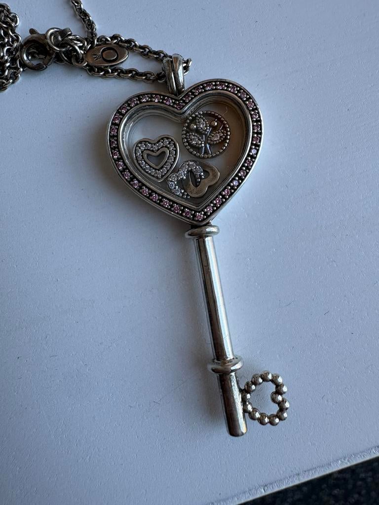 Pandora Floating Heart Locket key Pendant, Handtassen en Accessoires, Kettingen, Zo goed als nieuw, Zilver, Roze, Ophalen
