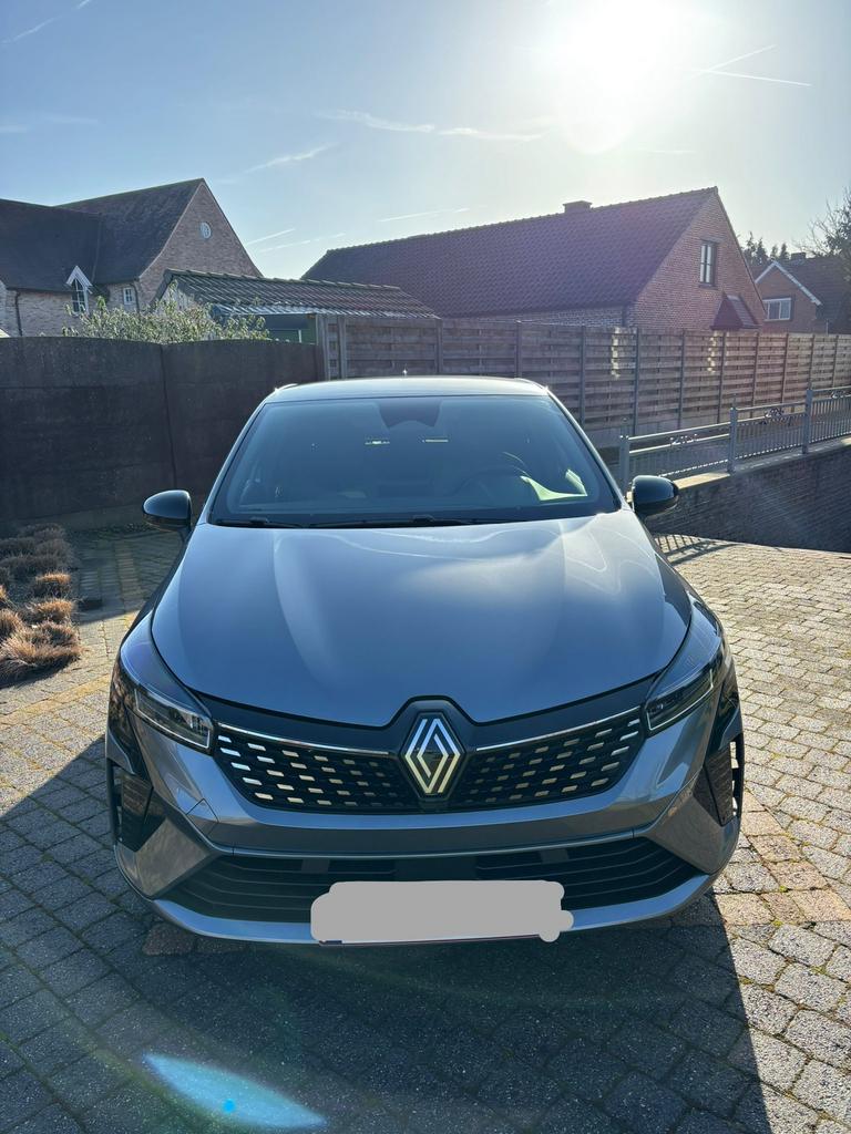 Renault Clio E-Tech hybride complet 145, Argent ou Gris, Entretenue par le concessionnaire, 5 portes, Automatique