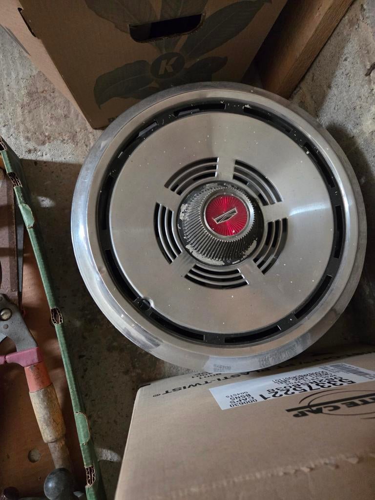 WIELDOPPEN SET FORD TORINO 1969 ORIGINEEL 50 EURO 14 INCH, Ophalen, Ford