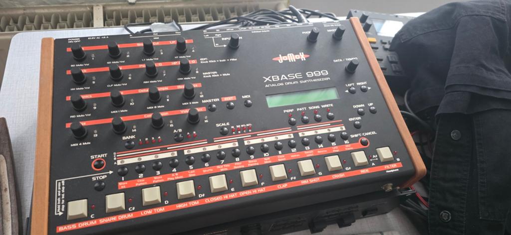 Jomox XBASE 999 Analog Drummachine, Musique & Instruments, Utilisé