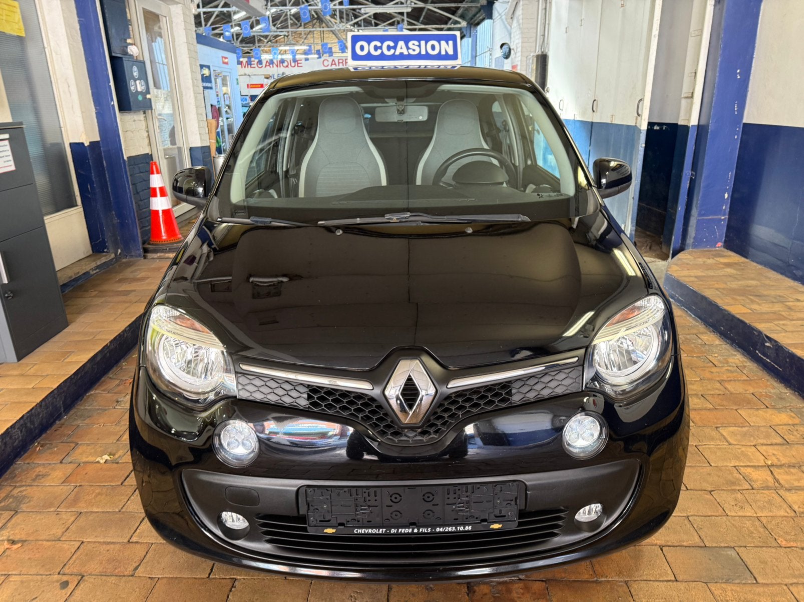 Renault Twingo limitend 1.0i 71 cv  airco 11-2018, Autos, Euro 6, Entreprise, Boîte manuelle, Entretenue par le concessionnaire