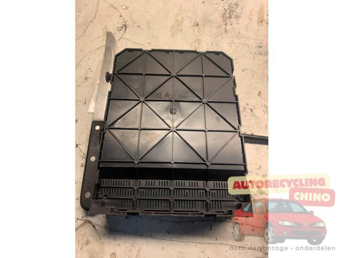 Boîte à fusibles d'un Peugeot 207, -, 3 mois de garantie, Utilisé, -