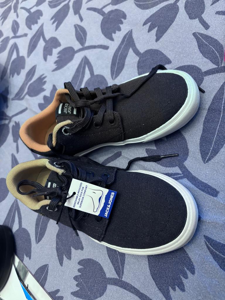 Kinderen sneakers Jack & Jones maat 33, Kinderen en Baby's, Kinderkleding | Schoenen en Sokken, Nieuw, Ophalen of Verzenden, Jack & Jones