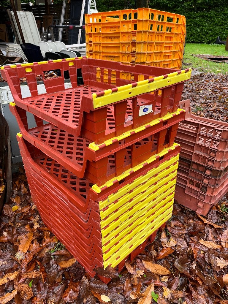 Plastic stapelbare bakken, afkomstig van bakkerij, Ophalen, Gebruikt