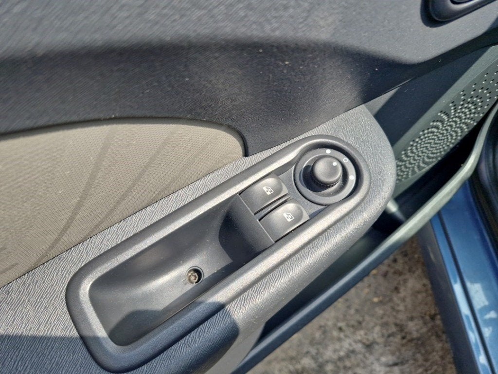 RAAMSCHAKELAAR Twingo II (CN) (|8200214936|8200214939|), Gebruikt, Renault, Peter-Huppertz-Straße 5
51063  Köln, DE, Dialog.deutschland@renault.de