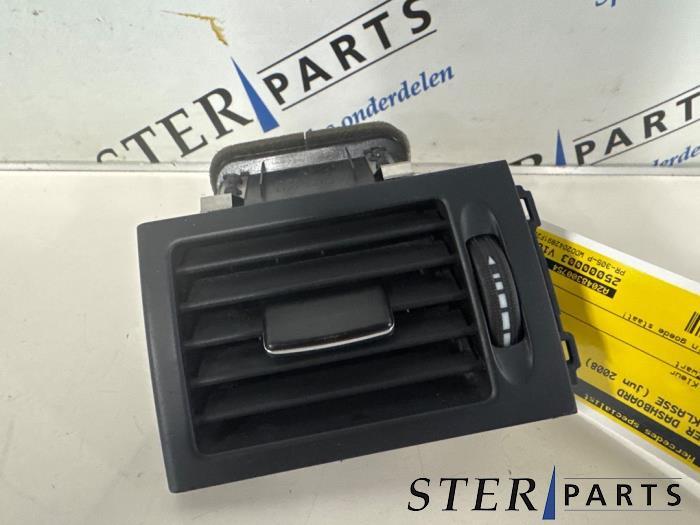 Luchtrooster Dashboard van een Mercedes C-Klasse, Gebruikt, -, Ophalen of Verzenden, -