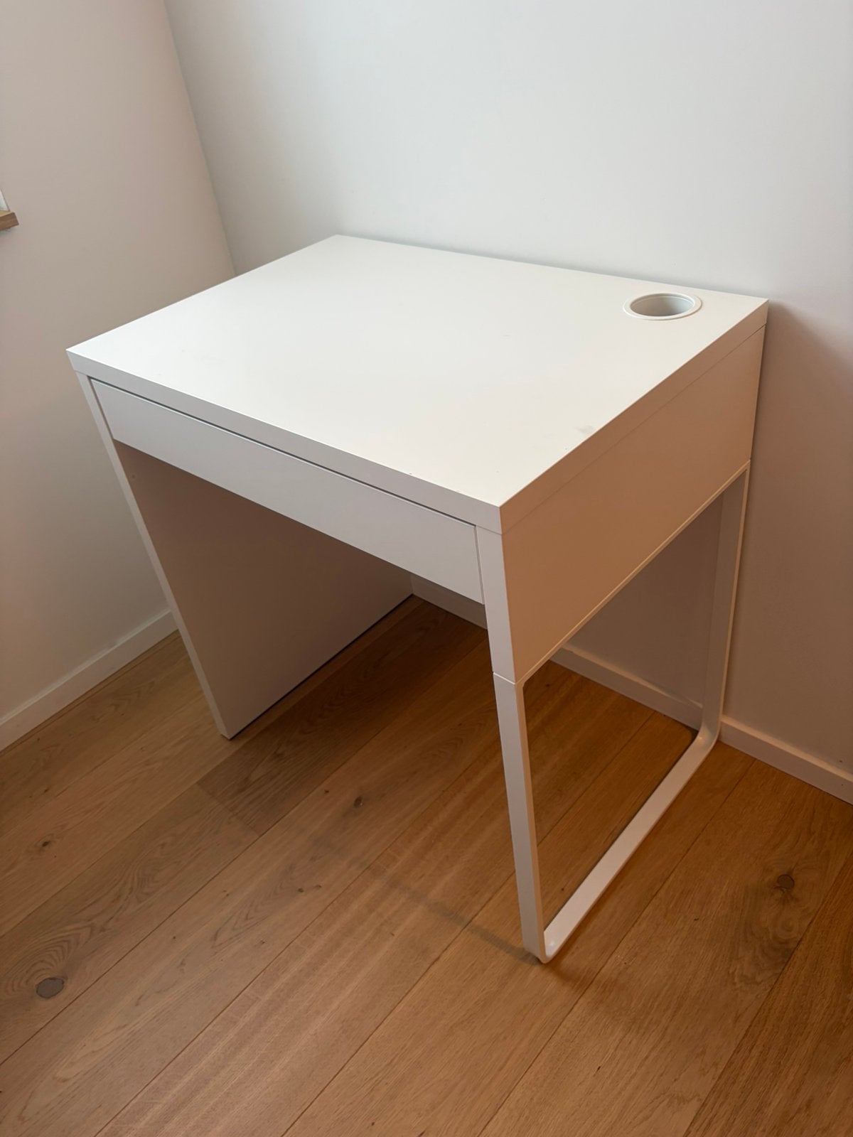 Bureau IKEA MICKE blanc - très bon état, Maison & Meubles, Bureaux, Enlèvement, Comme neuf, IKEA, Blanc