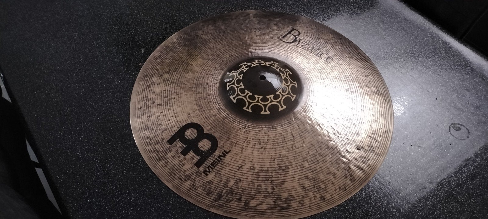 Meinl Bysance, Enlèvement, Comme neuf