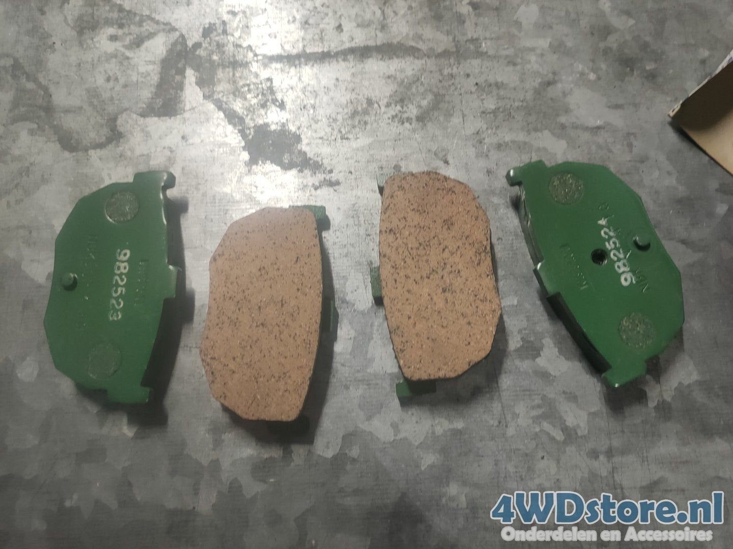 Nissan Maxima Remblokset 4406090E90, -, -, Nieuw, Ophalen of Verzenden