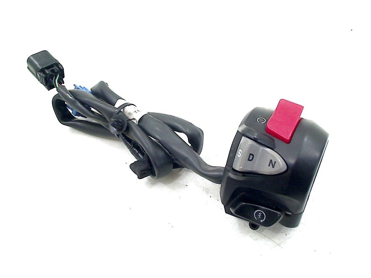 STUURSCHAKELAAR RECHTS Honda NC 750 D Integra (0566p-028), Motoren, Honda Center GmbH, Gebruikt, Info@honda.de, Hanauer Landstraße  222-224
60314  Frankfurt am Main, DE