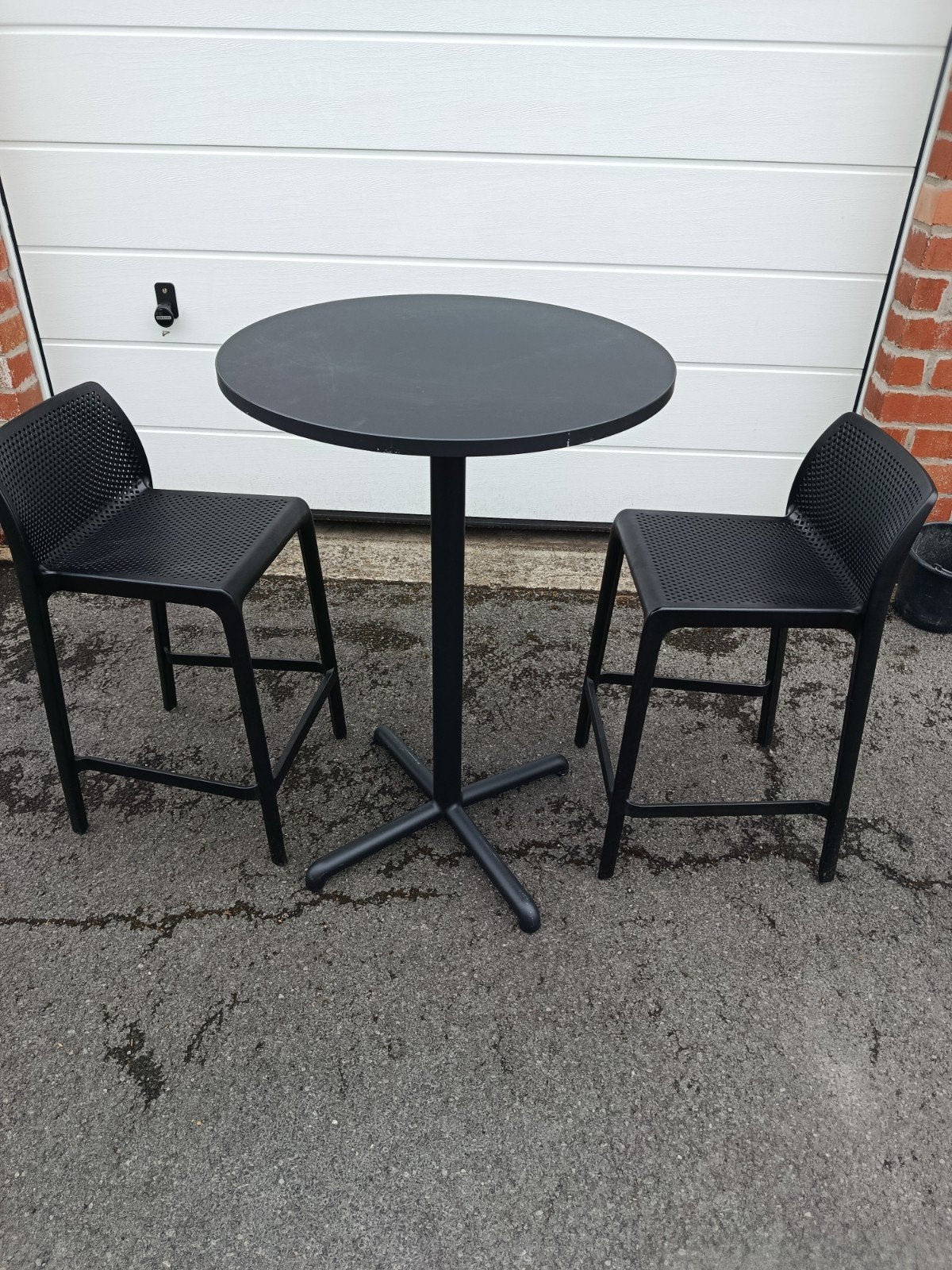 Rond tafeltje met bijpassende krukjes, Ophalen, Zo goed als nieuw