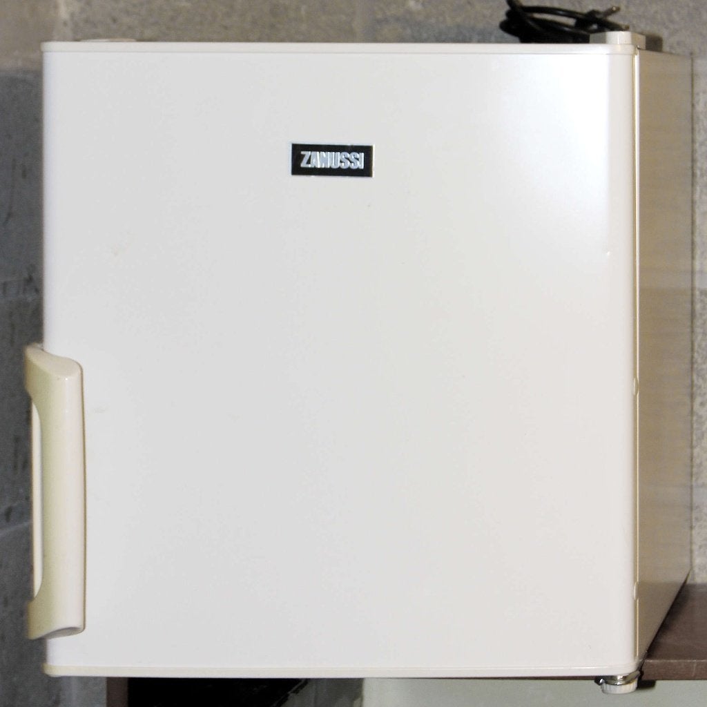 Réfrigérateur ZANUSSI 43l, Electroménager, Neuf, Avec compartiment congélateur, Moins de 45 cm, Enlèvement