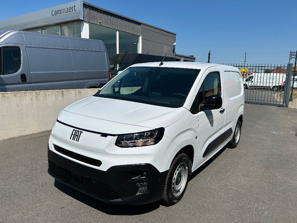 Fiat Doblo M 1.5 Diesel Euro 6 Bj 11/2025 Slechts 28300km !, Autos, Achat, Entreprise, 3 places, Boîte manuelle
