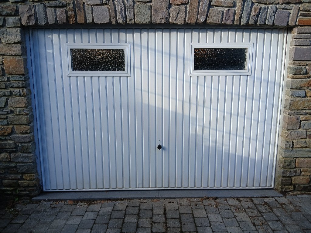 Porte de garage automatisée avec télécommande, Autos : Divers, Garages