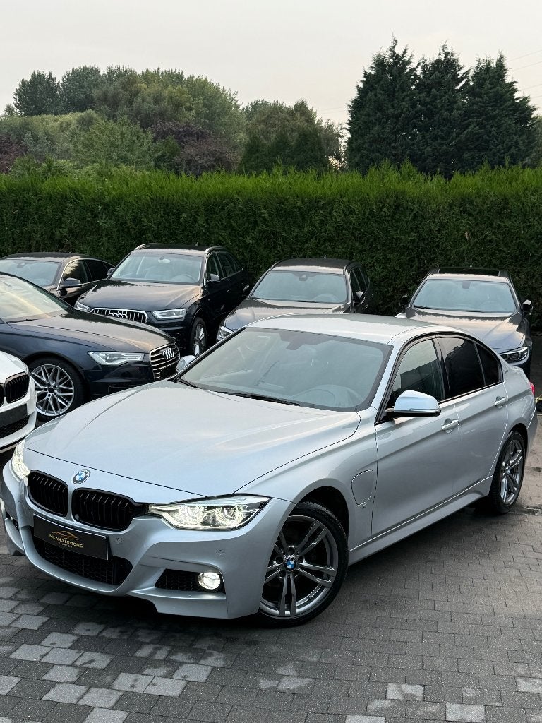 ENSEMBLE BMW 330E M Parfait état, Autos, Cuir, Argent ou Gris, Euro 6, Entreprise