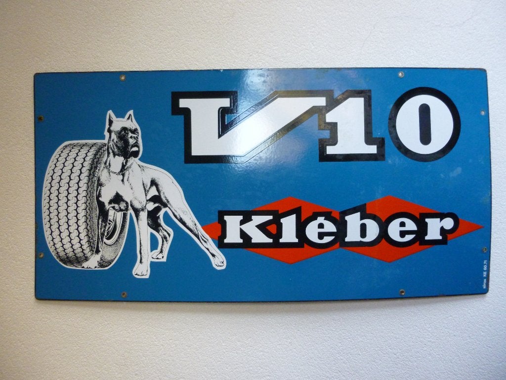 PANNEAU DOUBLE FACE EN ÉMAIL «V10 KLEBER BANDS»ANNÉES 60/70, Collections, Marques & Objets publicitaires, Enlèvement ou Envoi
