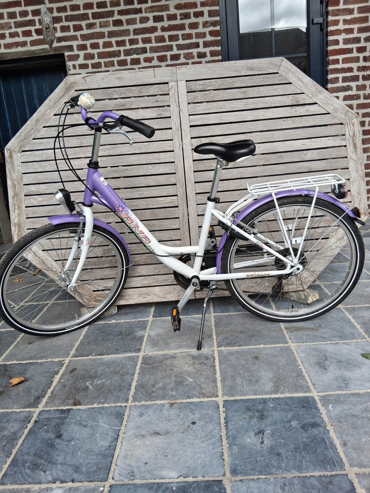 Meisjesfiets BNB bike, 24 inch, wit met lila en roze,, Vitesses, Comme neuf, Enlèvement, BNB bike