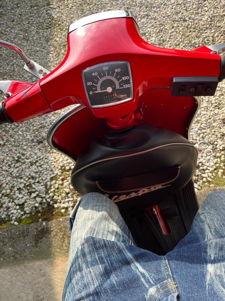 Vespa in Italiaans rood, Motoren, Ophalen