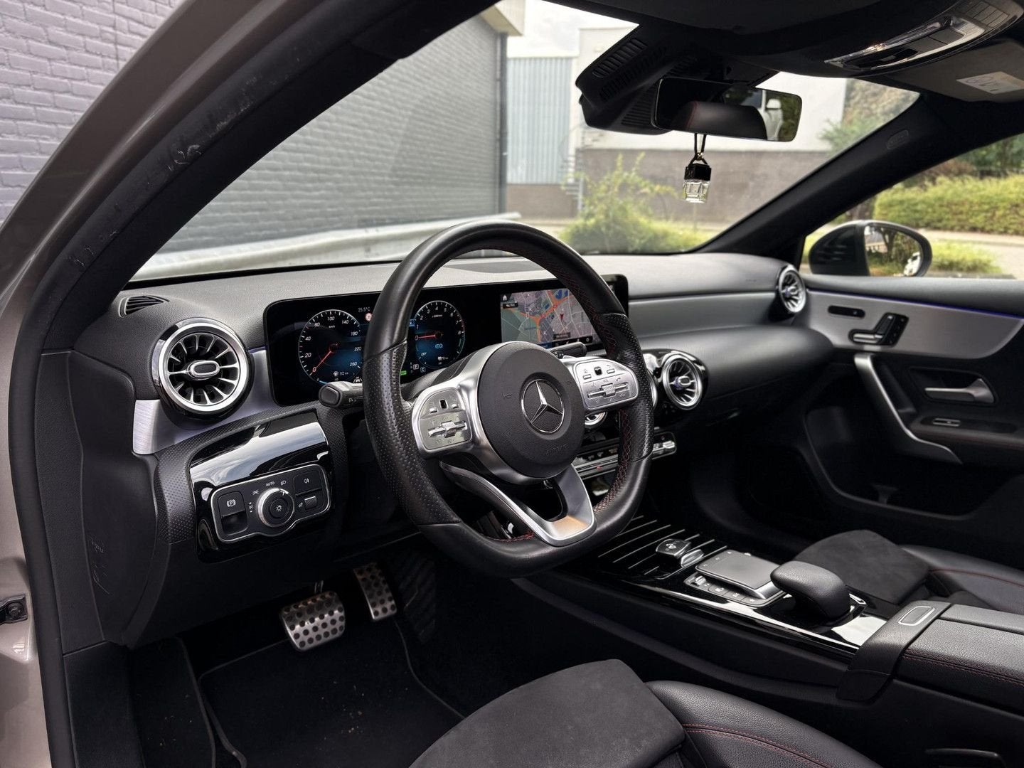Mercedes-Benz A 250 e Business Solution AMG Limited | Pano |, Autos, Achat, Entreprise, 16 kWh, Noir