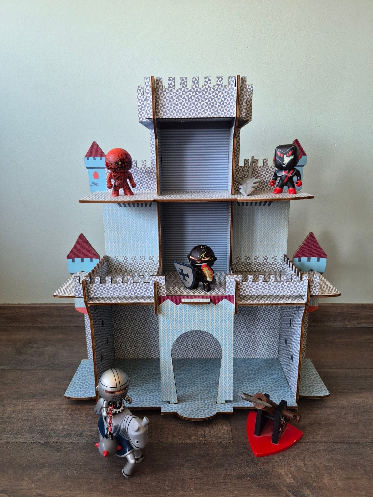 Château de chevaliers / forteresse à assembler Djeco (avec f, Kinderen en Baby's, Speelgoed | Poppenhuizen, Gebruikt, Accessoires