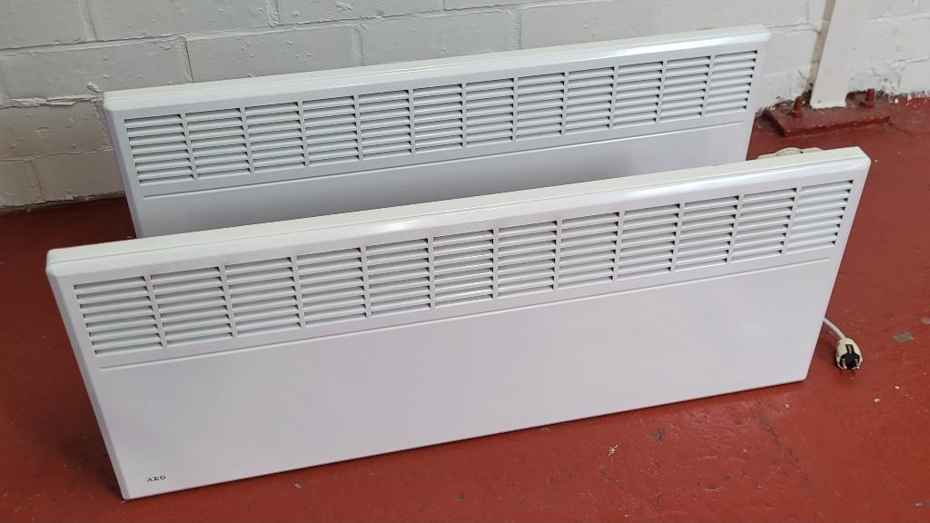 Radiateur mural électrique AEG, Bricolage & Construction, Chauffage & Radiateurs, 800 watts ou plus, Enlèvement, 150 cm ou plus