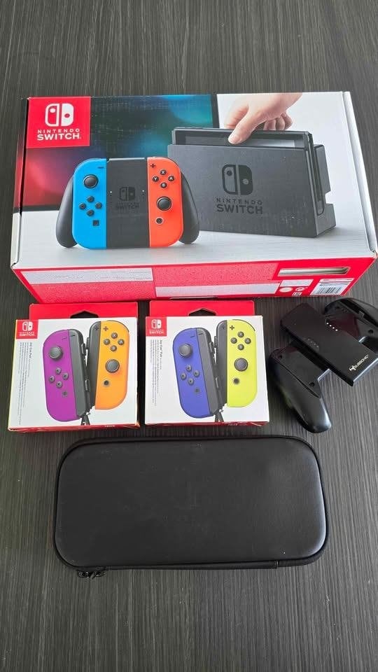 Nintendo switch met controlers, houders en docking station, Ophalen of Verzenden, Gebruikt, Met 2 controllers, Switch Original