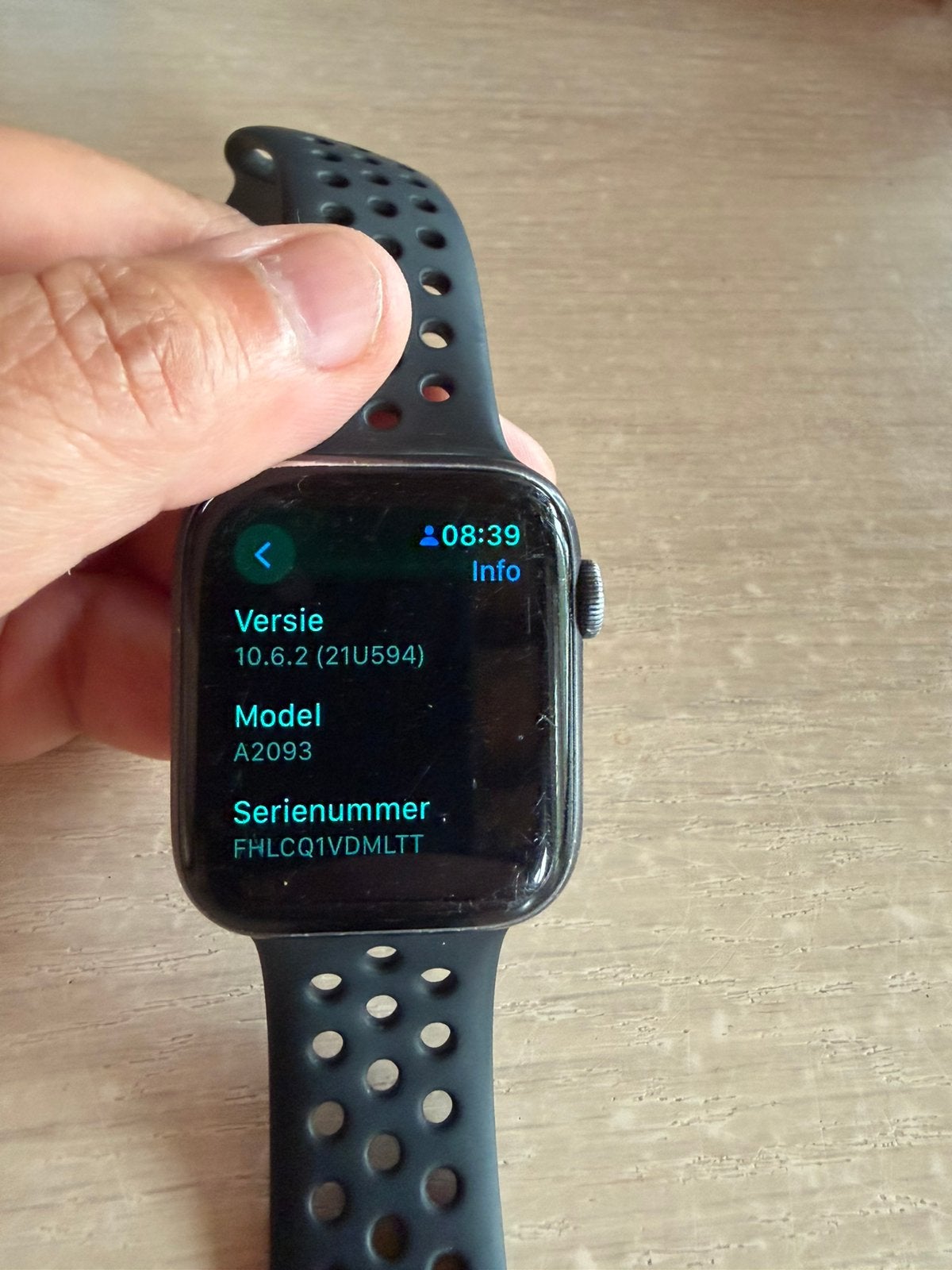 Apple watch series 5 - Nike uitvoering, Handtassen en Accessoires, Smartwatches, Ophalen, Gebruikt, Conditie, Zwart