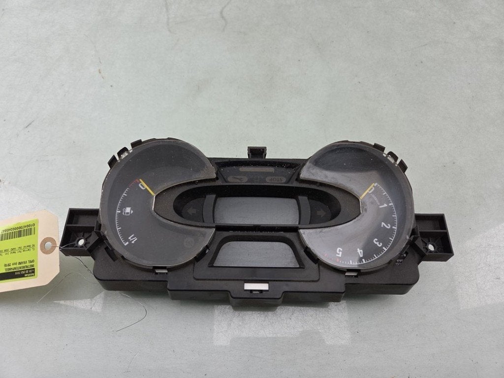 INSTRUMENTS DE BORD Opel Vivaro (01-2014/12-2019), Opel, Opel Automobile GmbH, Utilisé, Kontakt-opel@opel.com
