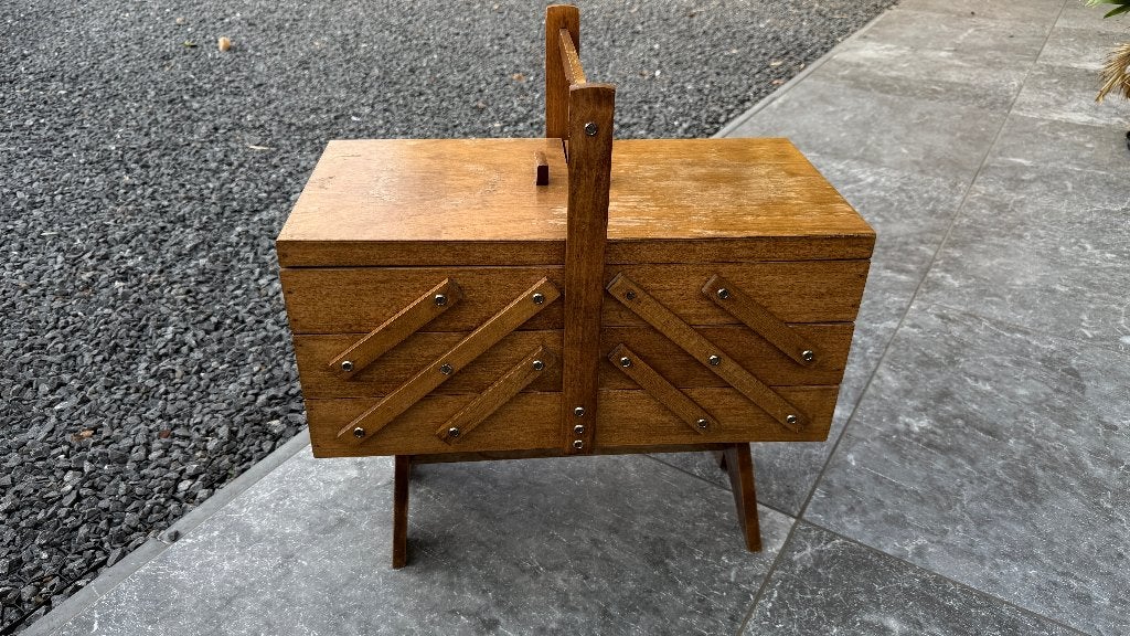 Travailleuse vintage remplie — boîte à couture/de bricolage, Enlèvement, Utilisé, Autres types