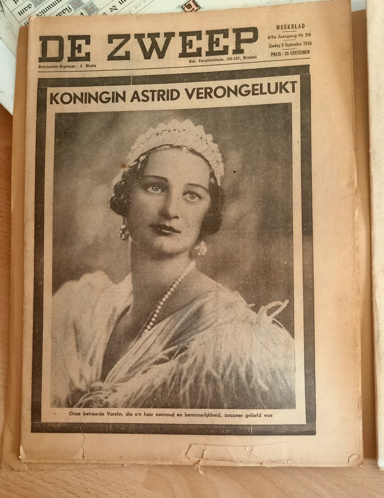 Oud weekblad/ De zweep, Ophalen